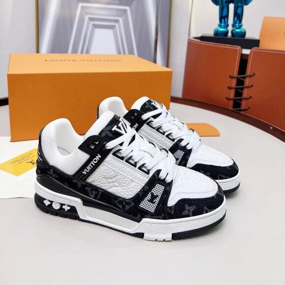 ⭐️⭐️Louis Vuitton Men's Black and White Trainer Sneakers - Picture 1 of 9